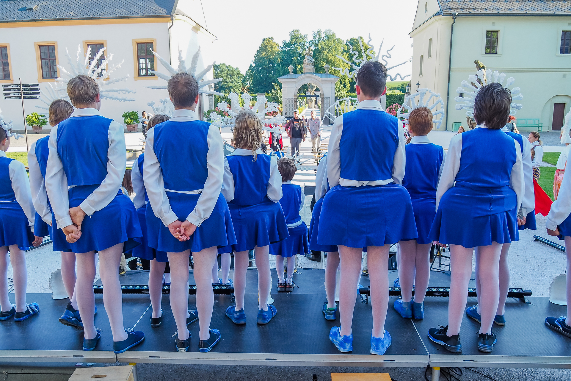 Skladatel Tom&aacute;&scaron; Hanzl&iacute;k a&nbsp;režis&eacute;r Petr Ha&scaron;ek při odpoledn&iacute; zkou&scaron;ce koncertn&iacute; verze Ř&iacute;msk&eacute; Lukr&eacute;cie s&nbsp;chlapeck&yacute;m sborem Bruncv&iacute;k, Theatrum Kuks 2021, foto Michal Str&aacute;nsk&yacute;.jpg (2.16 MB)