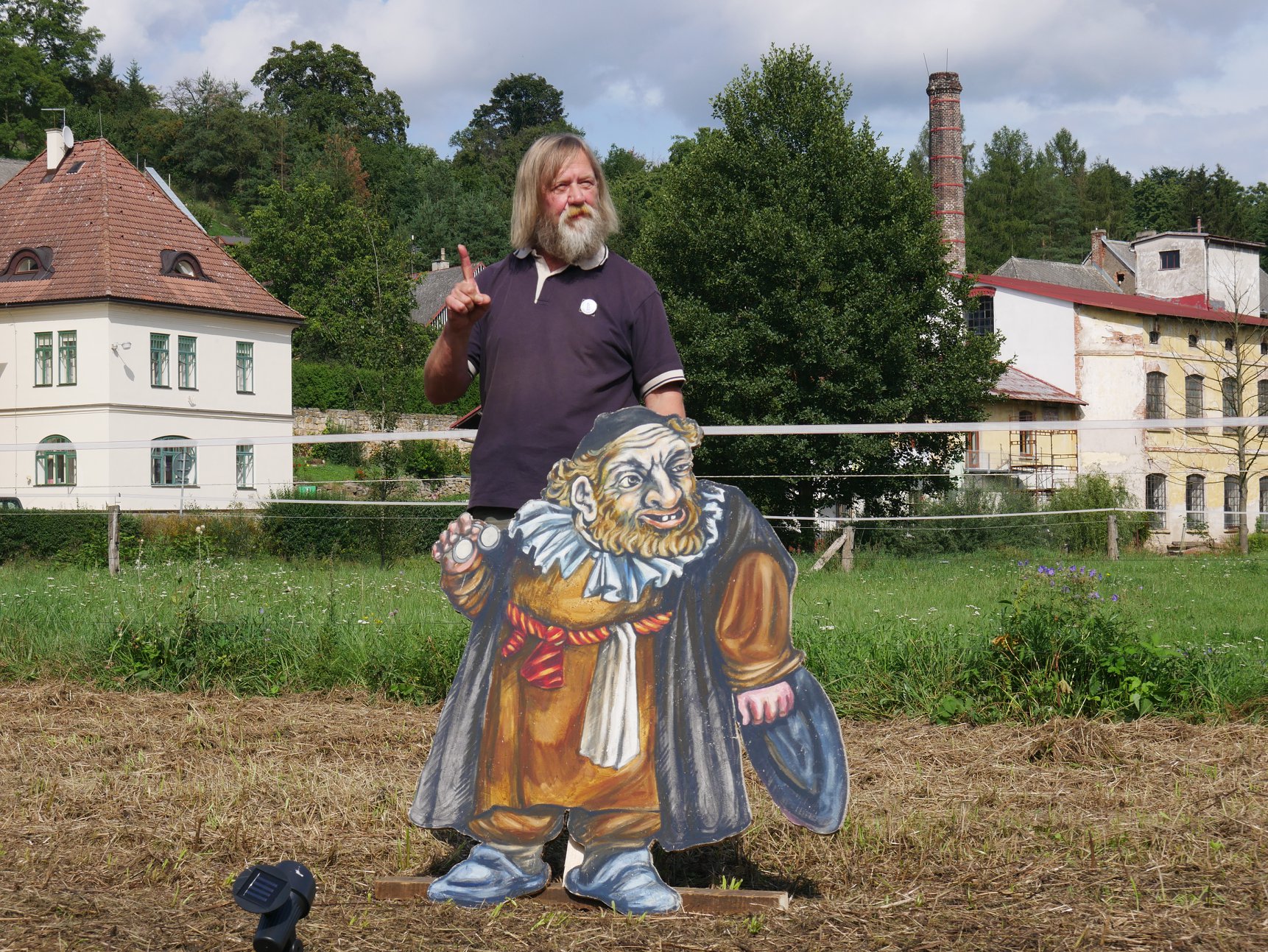 Standa a&nbsp;trpasl&iacute;k.jpg (694 KB)